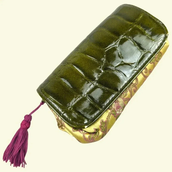 (2/$20) MAC Croc & Floral Lipstick Case - Picture 1 of 7